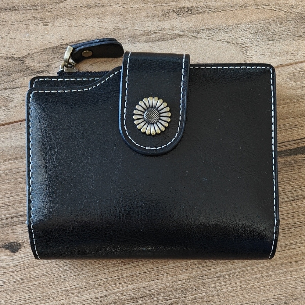 EUC Small Wallet With Flower Snap